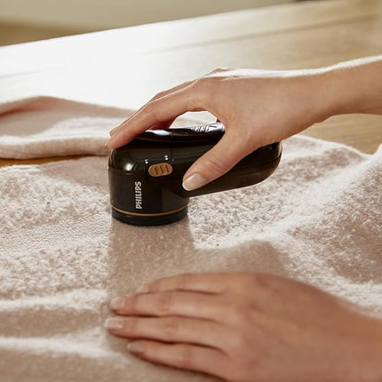 Philips Lint Remover GC026/80 – Quitapelusas Eléctrico Potente para Ropa y Textiles, Seguro para Todo Tipo de Tejidos